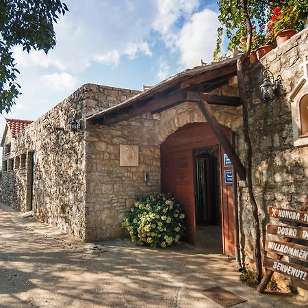 Apartments & Rooms Konoba Tomic Gornji Humac Exterior foto